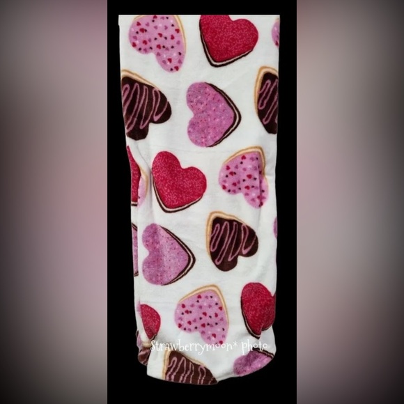 DECO plush throw blanket with donut hearts - Picture 3 of 9